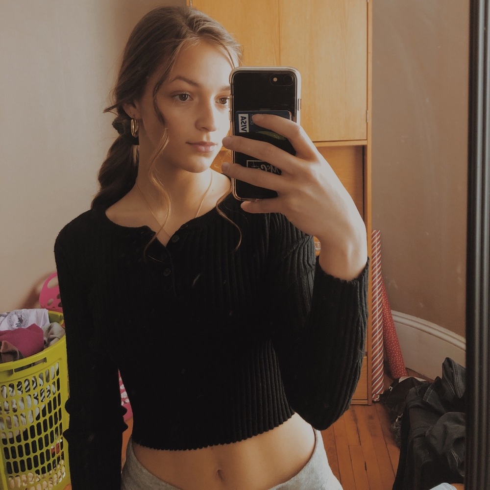 brandy melville button crop top